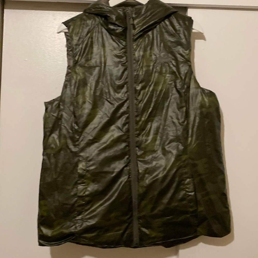 Women's Gerry Reversible Camo Down Vest size LARGE